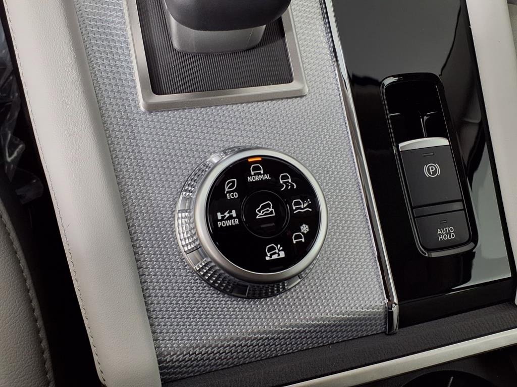 New 2025 Mitsubishi Outlander SEL image 22