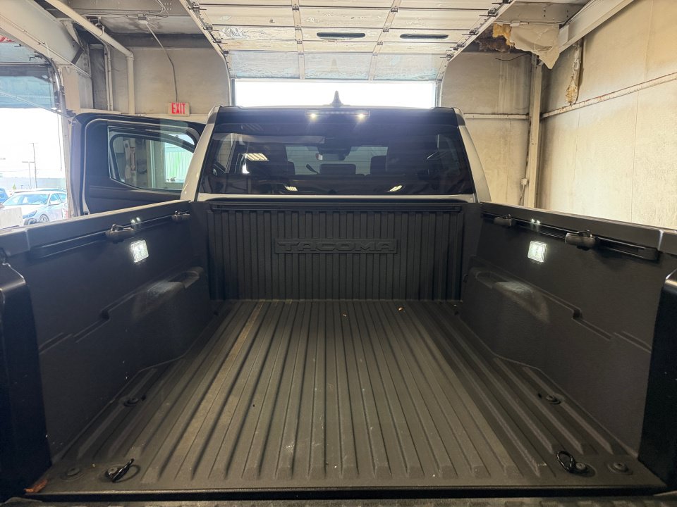 Certified 2025 Toyota Tacoma SR5 AWD/4WD image 19