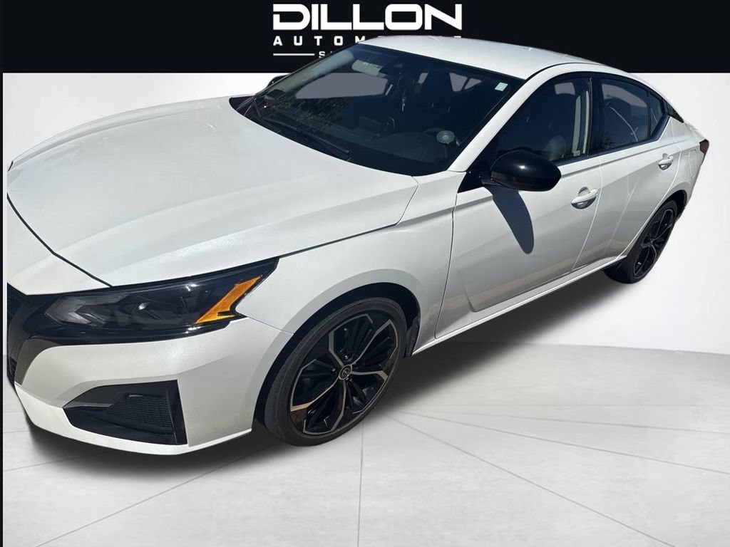 Used 2024 Nissan Altima 2.5 SR AWD/4WD image 2