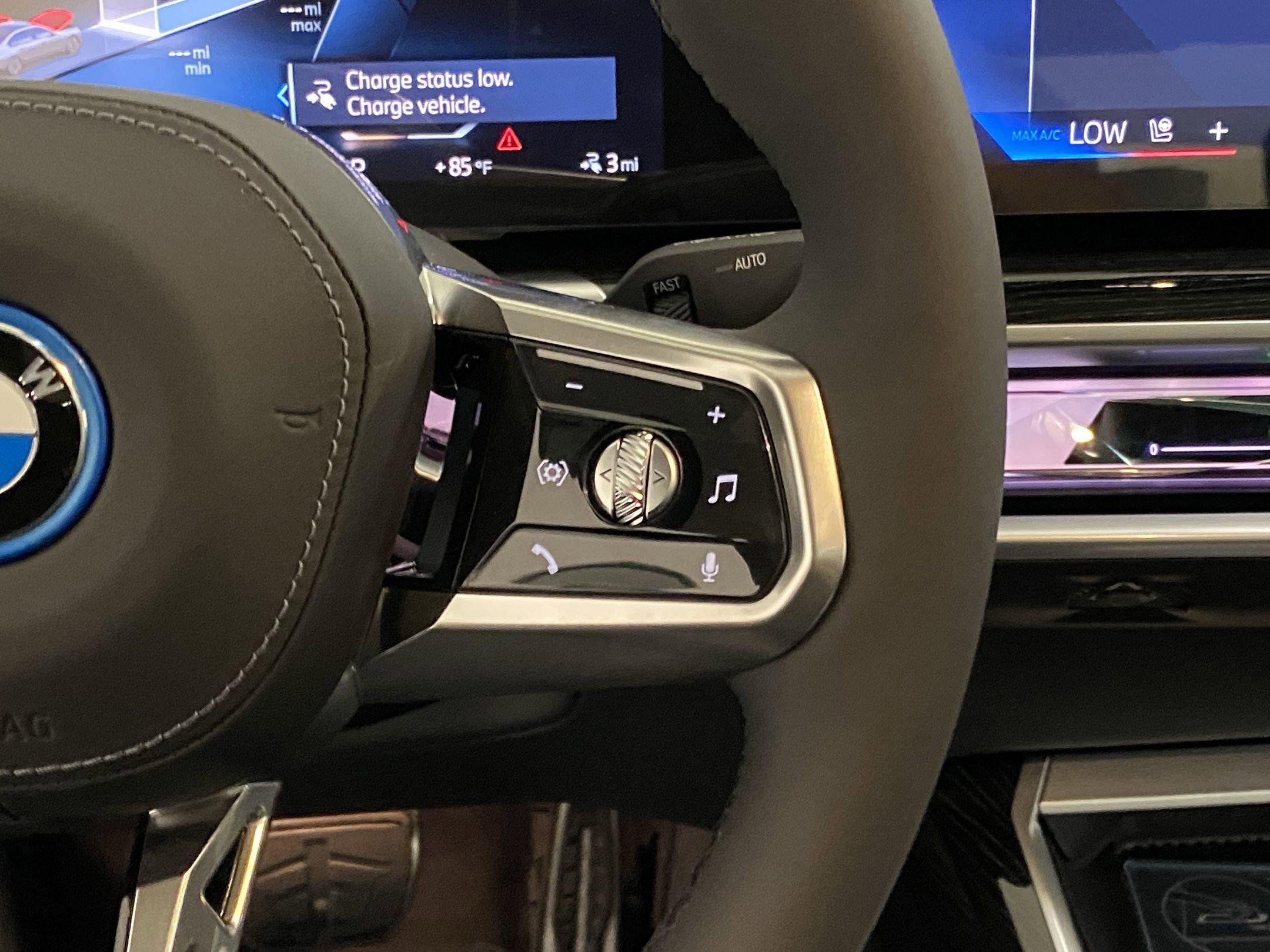 Used 2025 BMW i7 xDrive60 AWD/4WD image 34