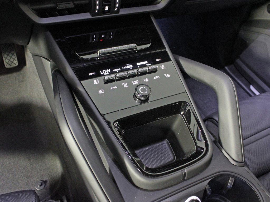 Certified 2025 Porsche Cayenne image 29
