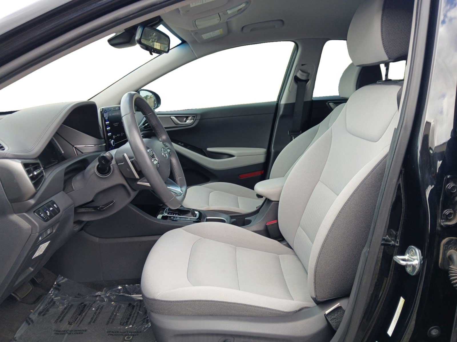 Used 2022 Hyundai Ioniq SE image 9