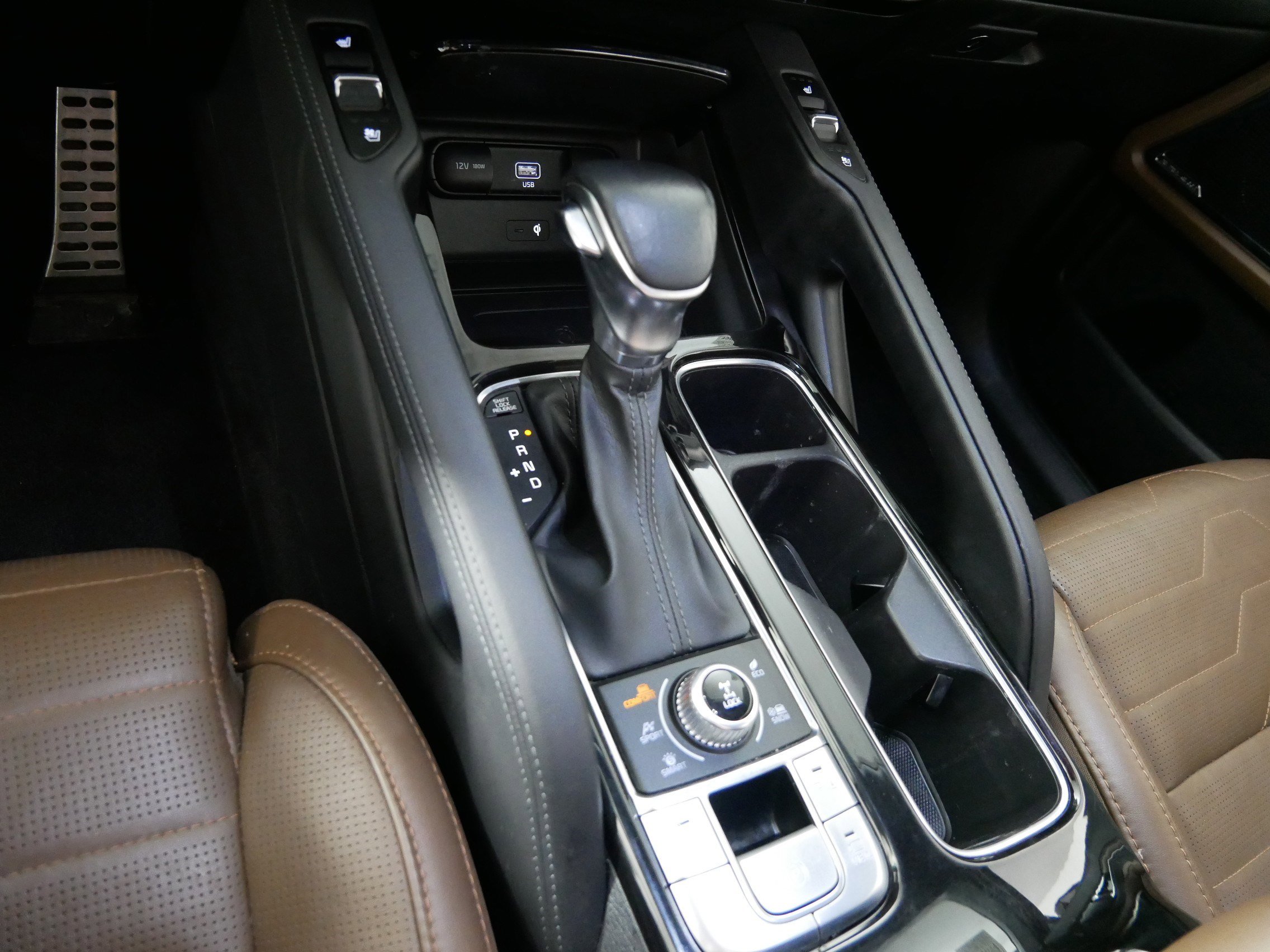 Used 2020 Kia Telluride SX w/ SX Prestige Package image 24