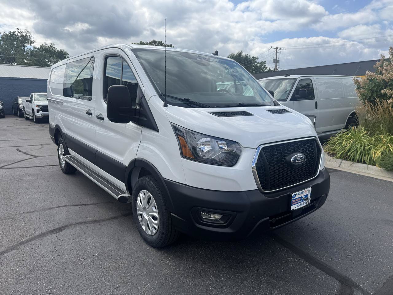 Used 2025 Ford Transit 250 Low Roof RWD image 3