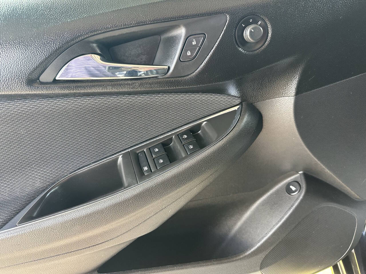Used 2016 Chevrolet Cruze LT w/ Convenience Package FWD image 9