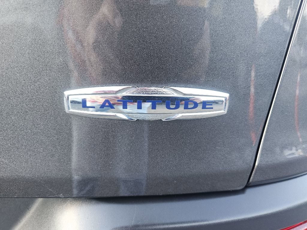 Used 2016 Jeep Cherokee Latitude w/ Safety/Convenience Group image 18