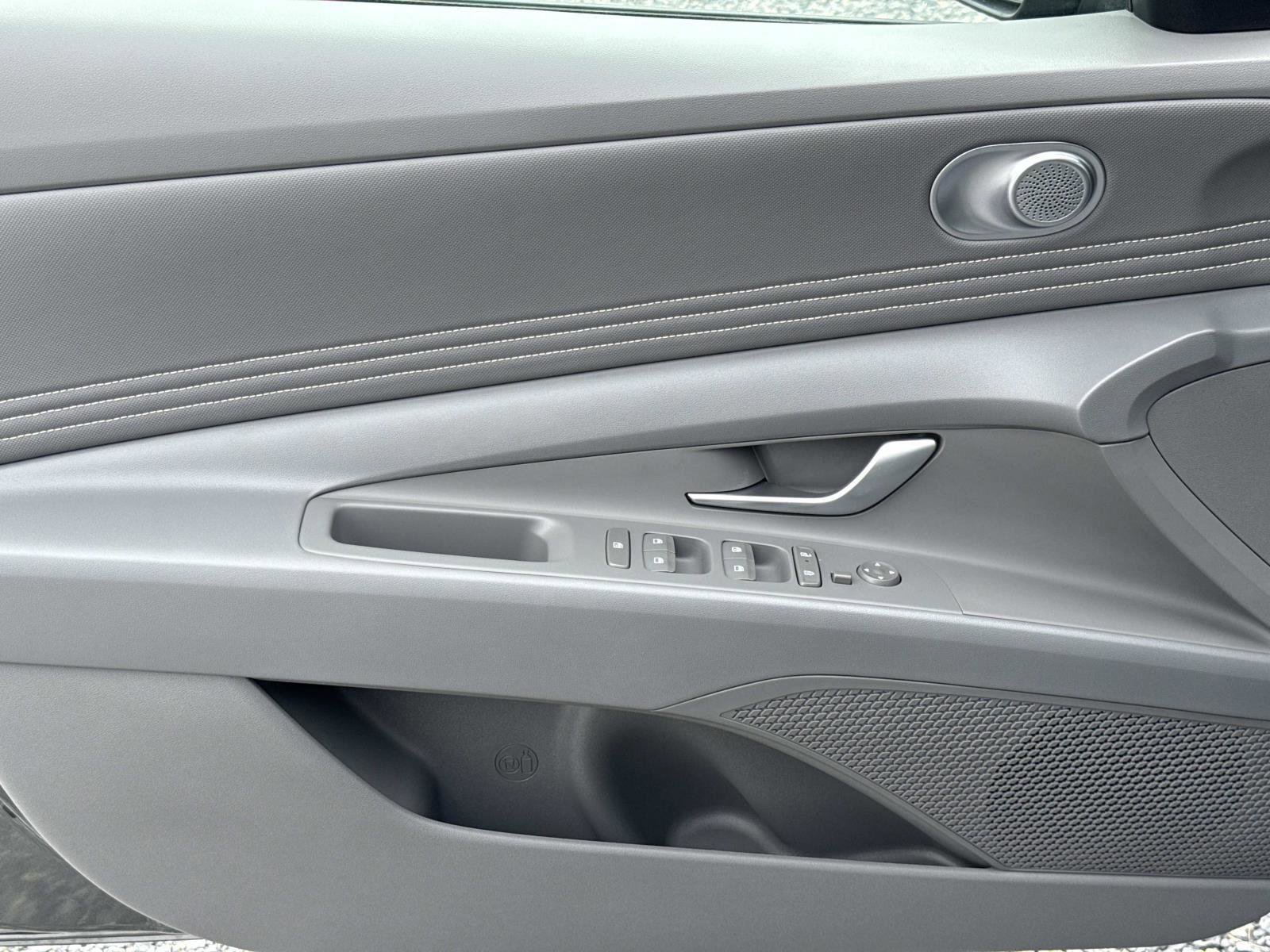 New 2026 Hyundai Elantra SEL Sport FWD image 9