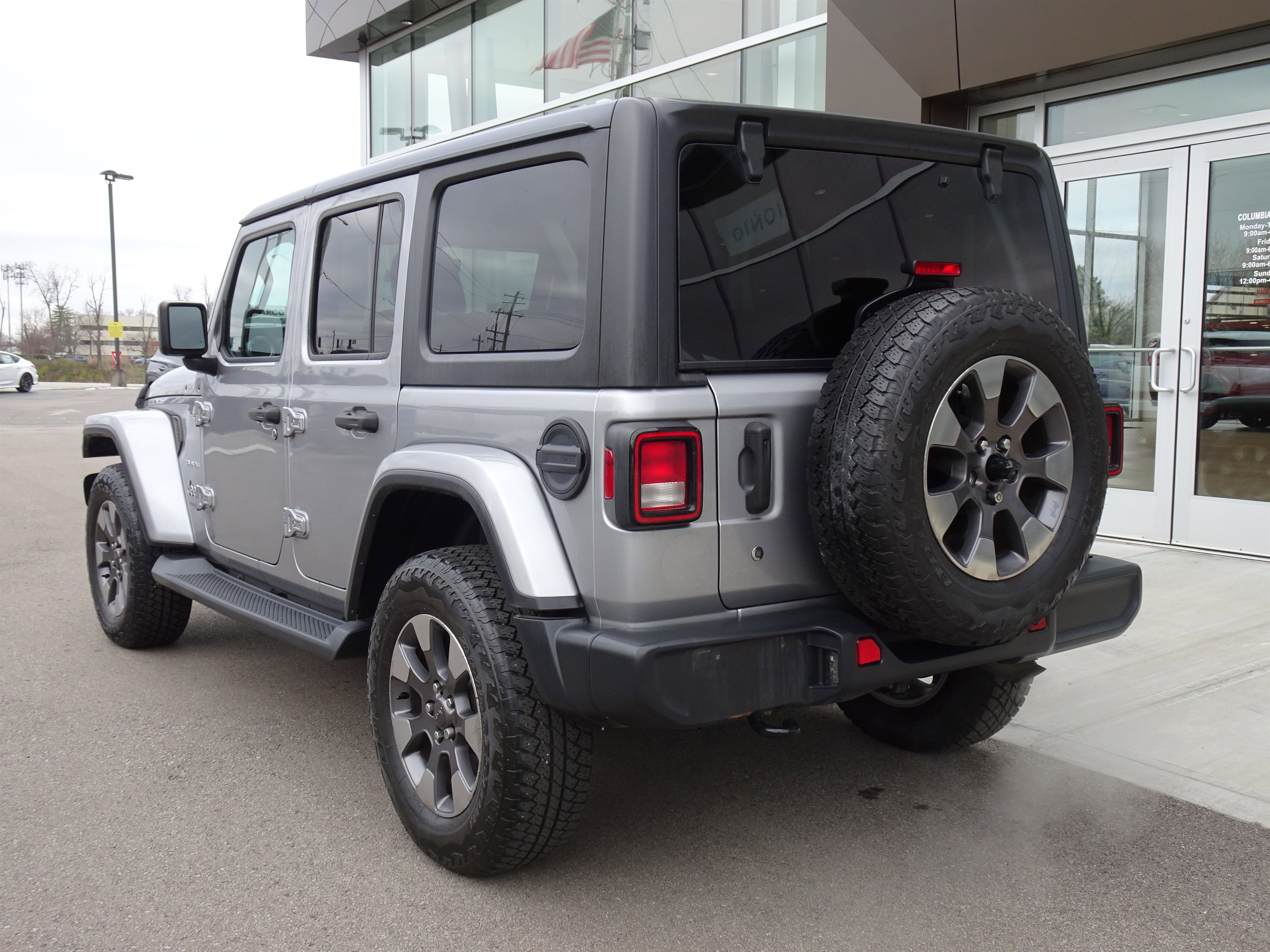 Used 2019 Jeep Wrangler Unlimited Sahara image 3