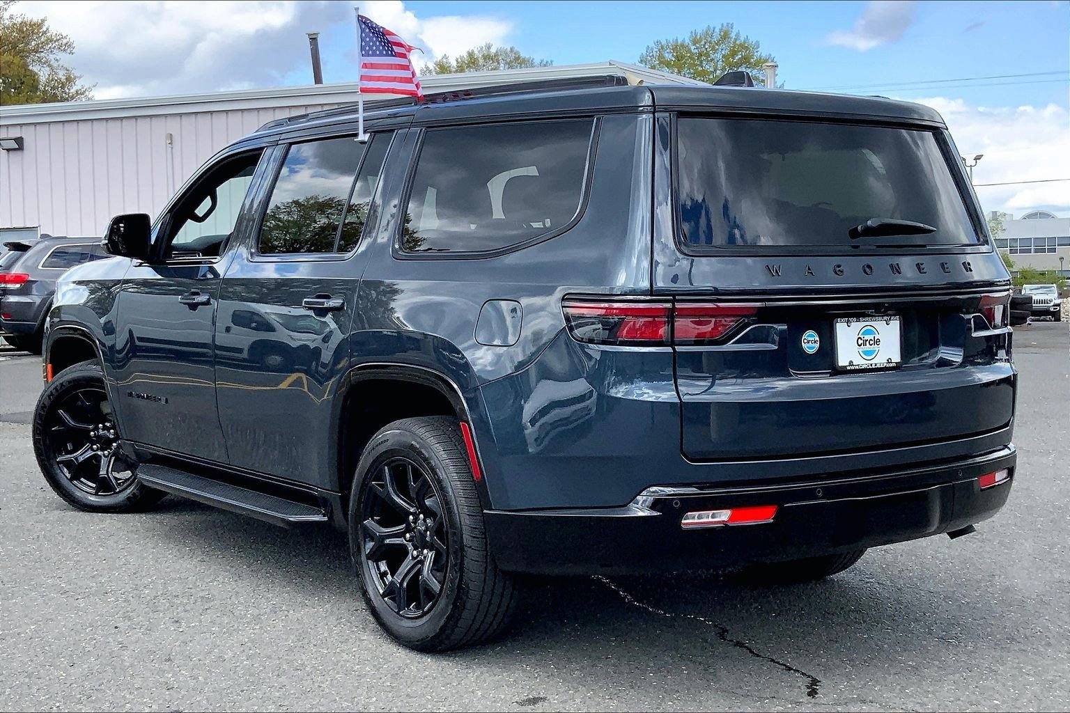 Certified 2024 Jeep Wagoneer Series II AWD/4WD image 11