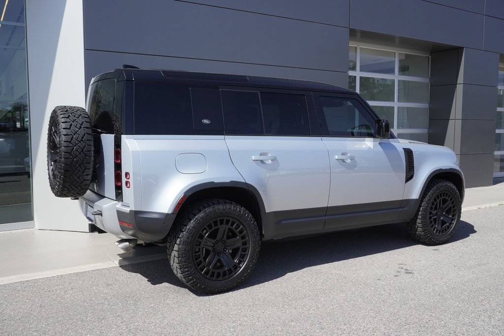 Used 2024 Land Rover Defender 110 SE AWD/4WD image 4