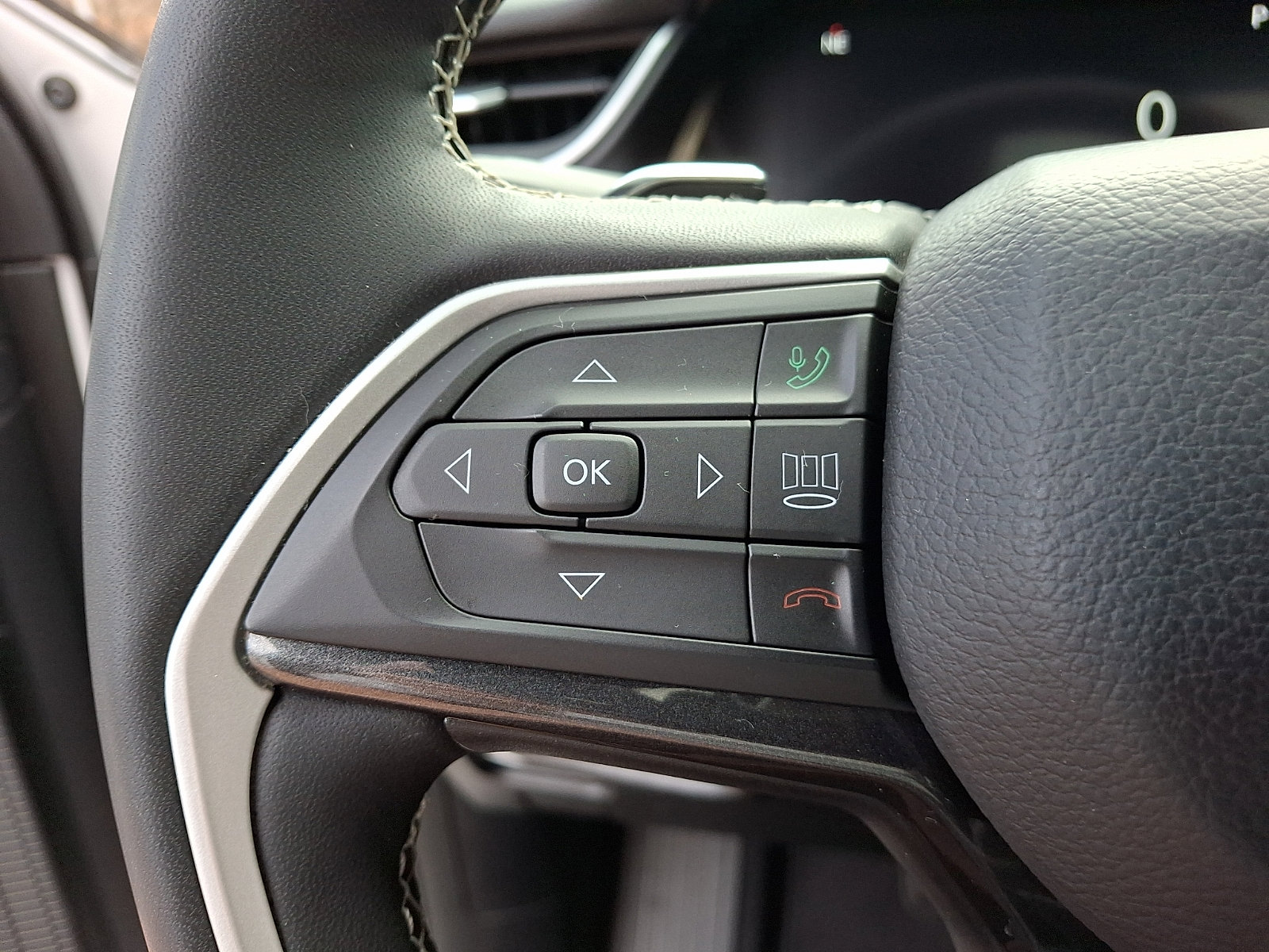 Certified 2023 Jeep Grand Cherokee Altitude AWD/4WD image 22