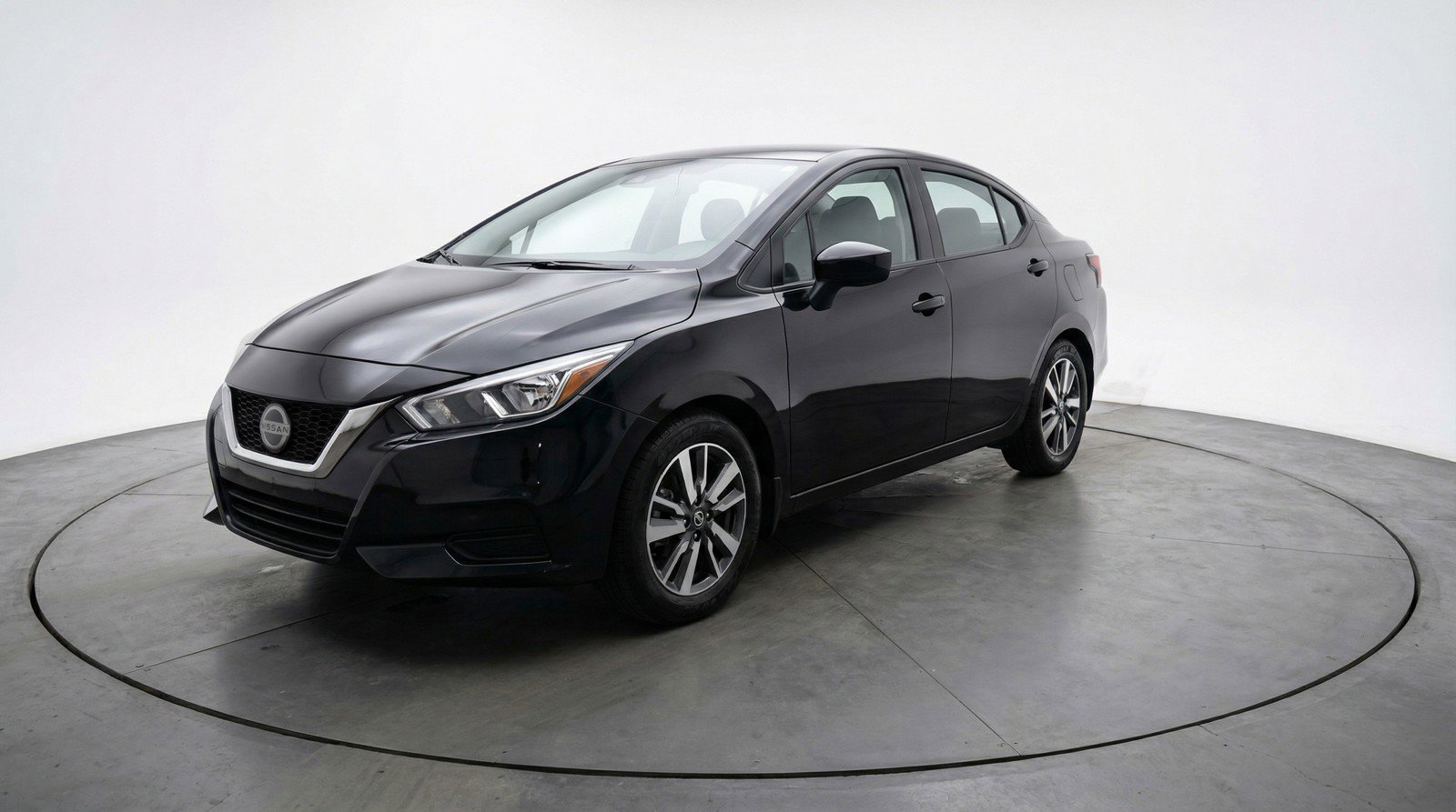 Used 2025 Nissan Versa SV image 3