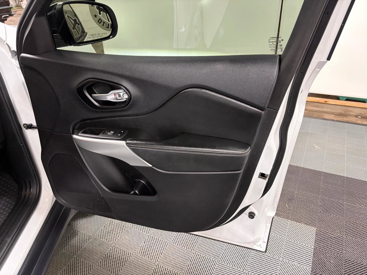 Used 2022 Jeep Cherokee Latitude w/ Trailer Tow Group image 13