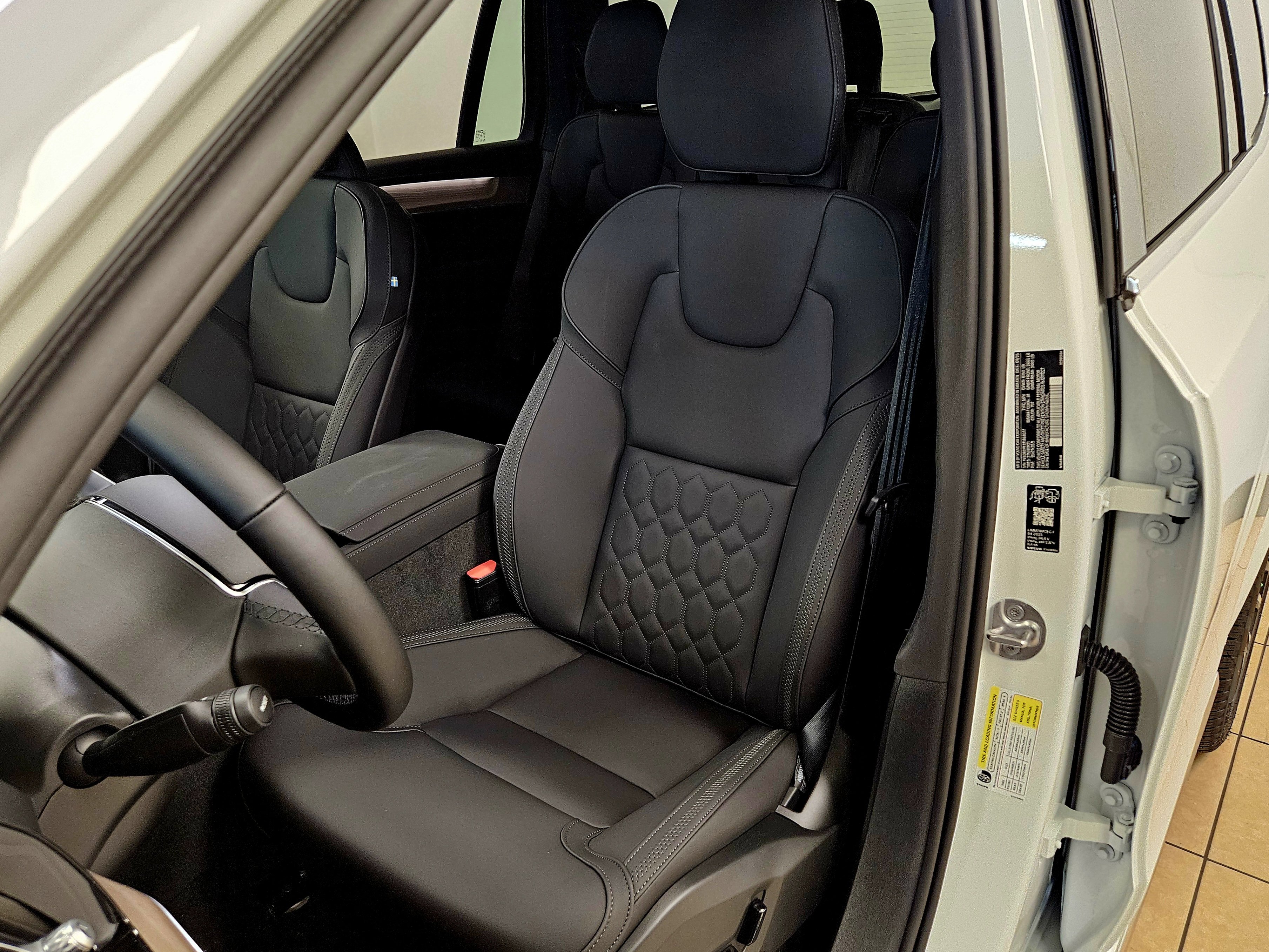 New 2026 Volvo XC90 B6 Plus w/ Protection Package image 41