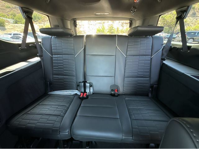 New 2026 Cadillac Escalade ESV Platinum Sport w/ LPO, ONYX Package AWD/4WD image 18