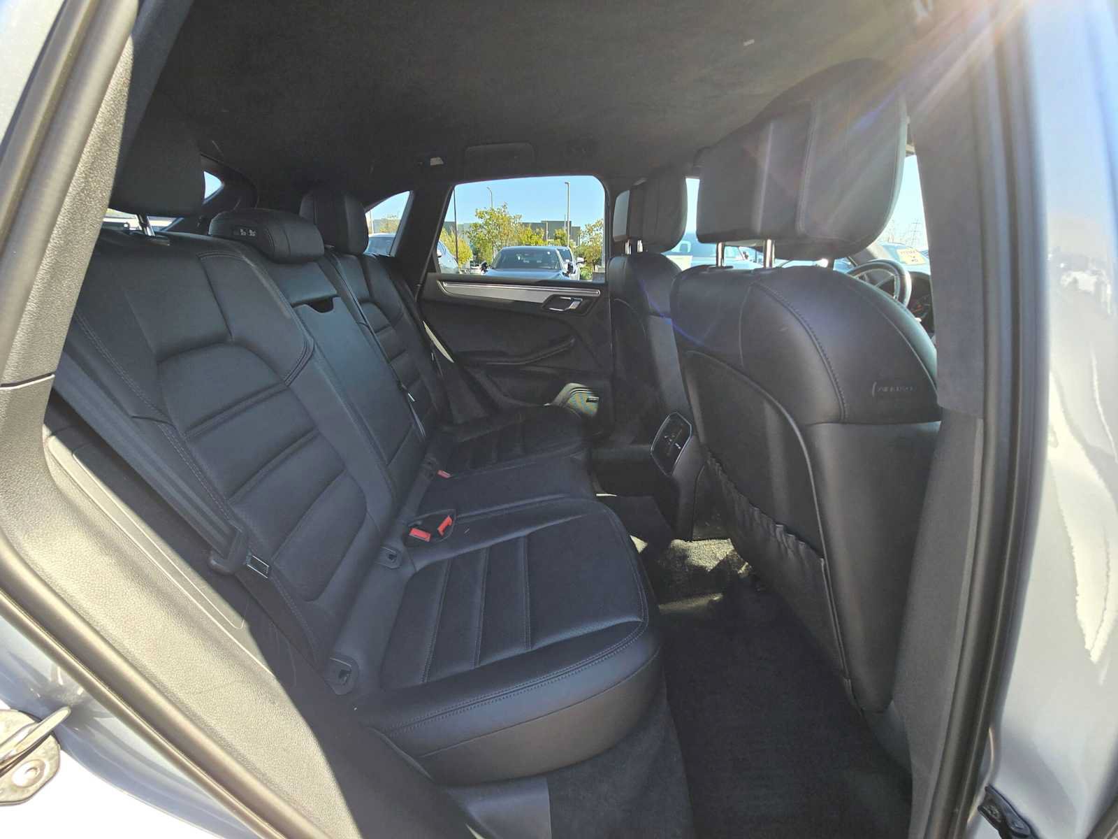 Used 2015 Porsche Macan Turbo AWD/4WD image 12