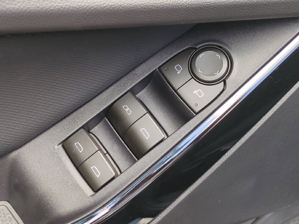New 2026 Chevrolet Equinox LT w/ Safety and Technology Package FWD image 15