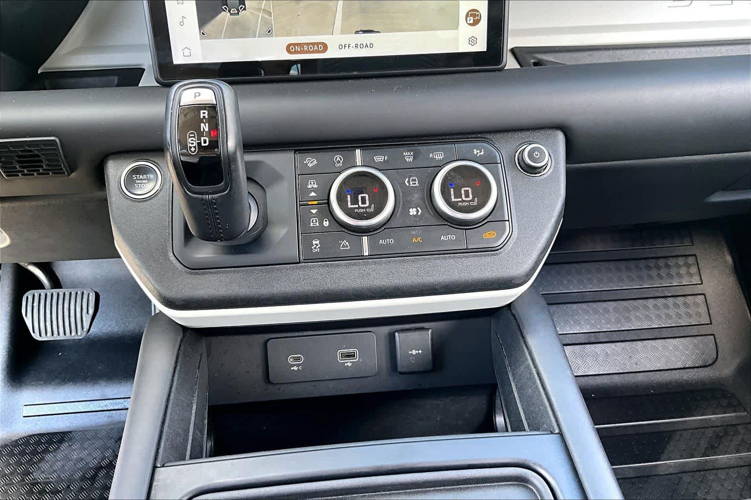 Used 2020 Land Rover Defender 110 HSE AWD/4WD image 32