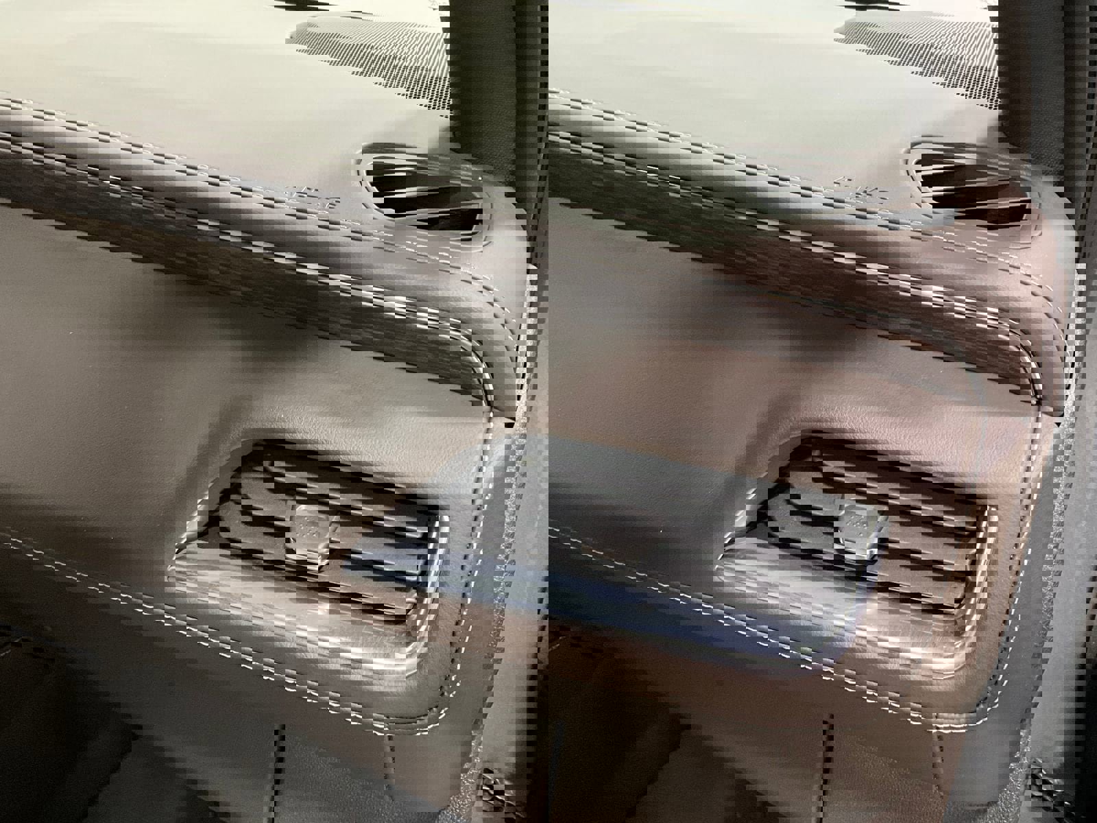 Used 2023 Chevrolet Tahoe Z71 w/ Luxury Package image 10