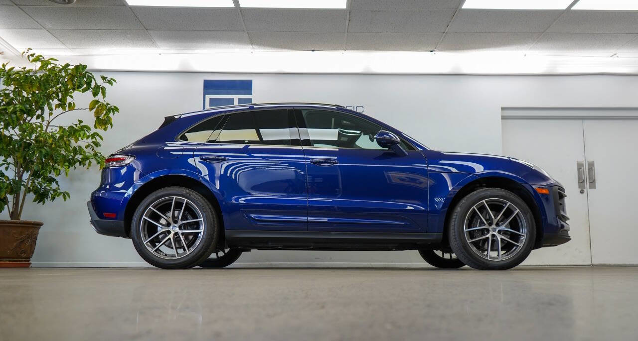 Used 2024 Porsche Macan image 36