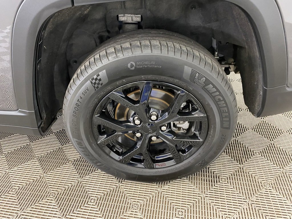 Used 2024 Jeep Grand Cherokee Altitude image 10