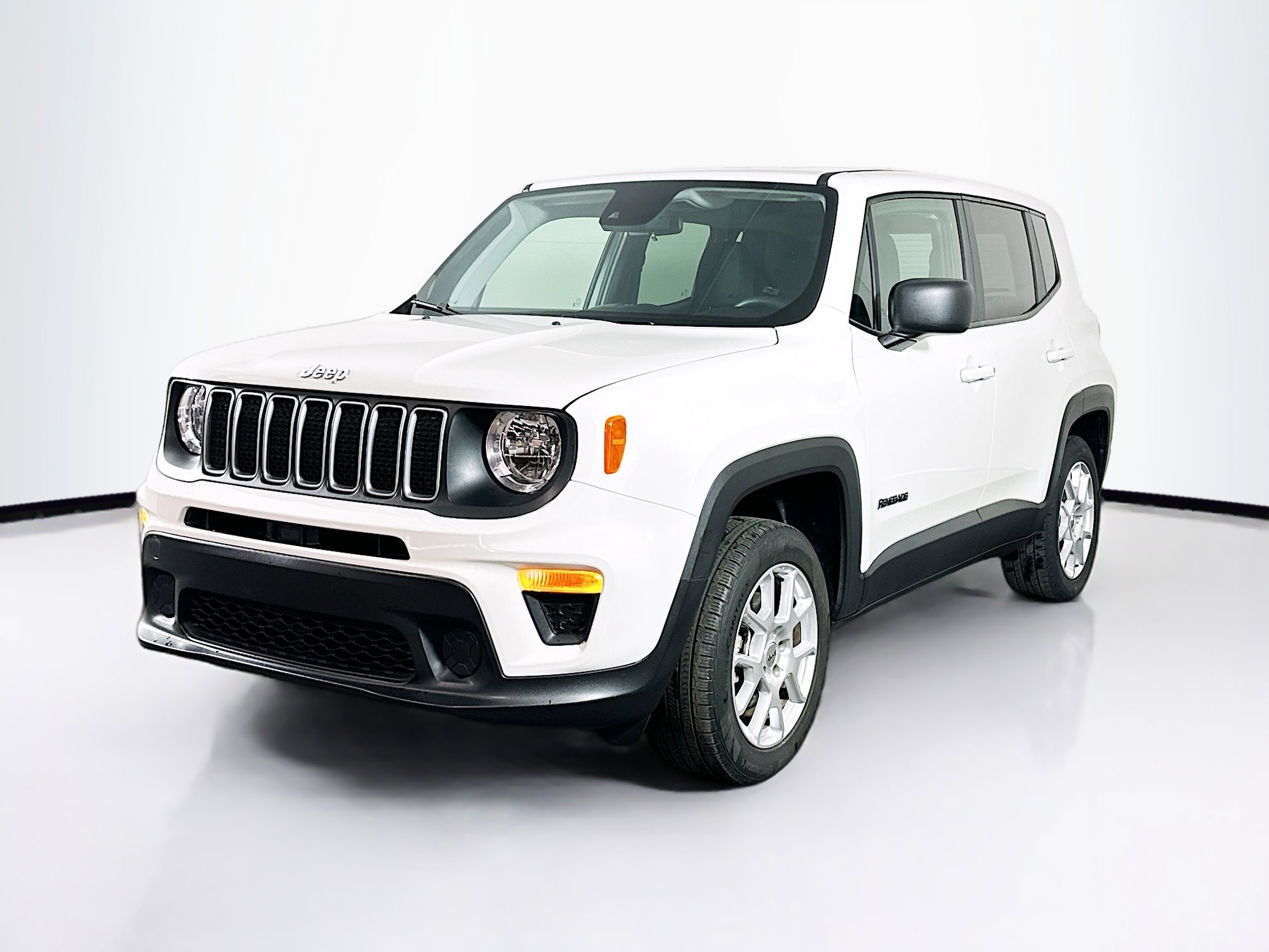 Used 2023 Jeep Renegade Latitude image 3