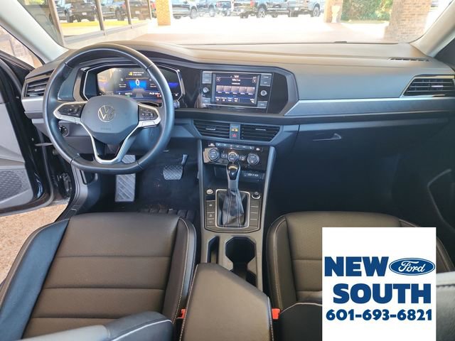 Used 2024 Volkswagen Jetta SE image 16
