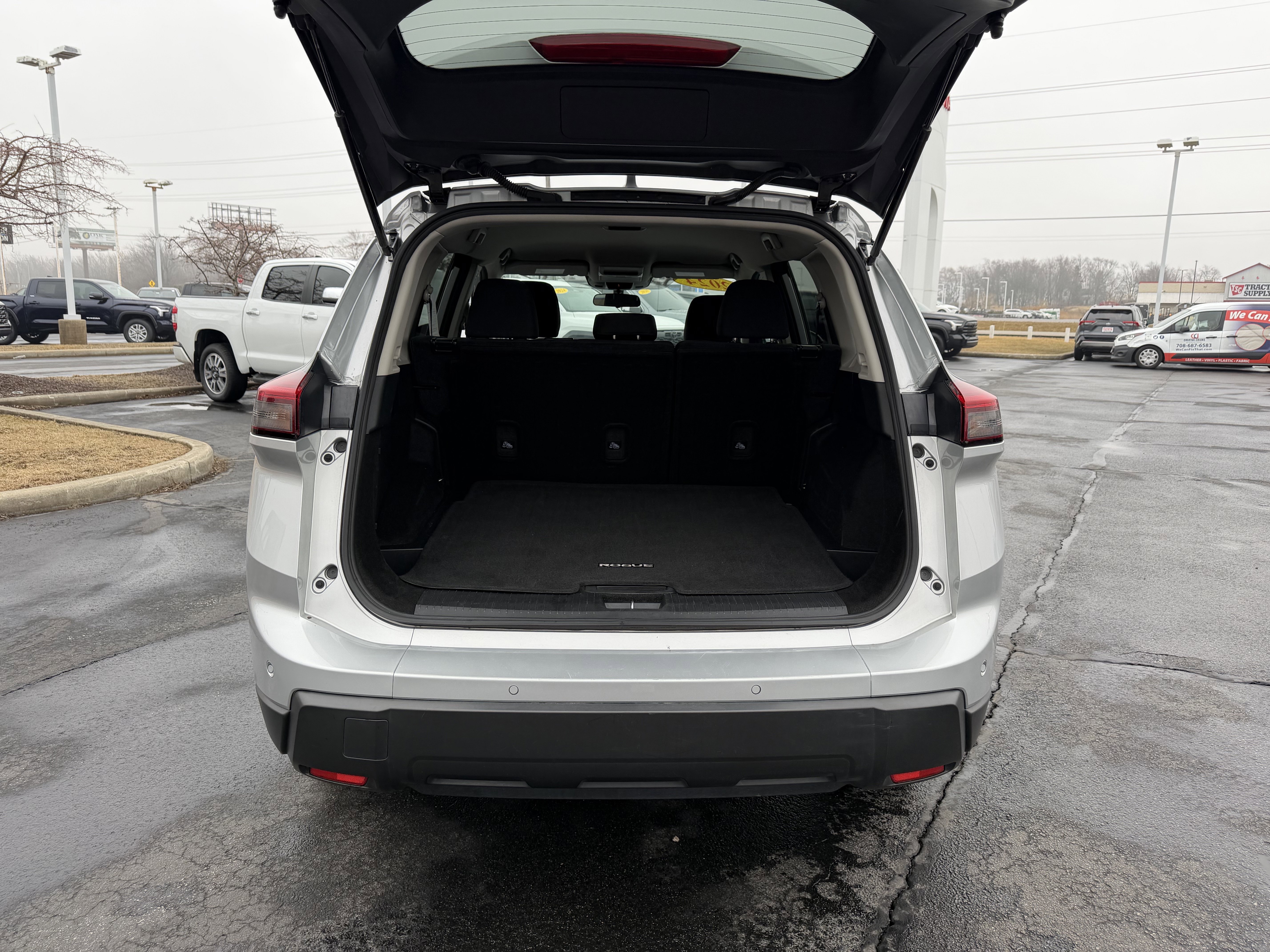 Used 2024 Nissan Rogue S AWD/4WD image 8