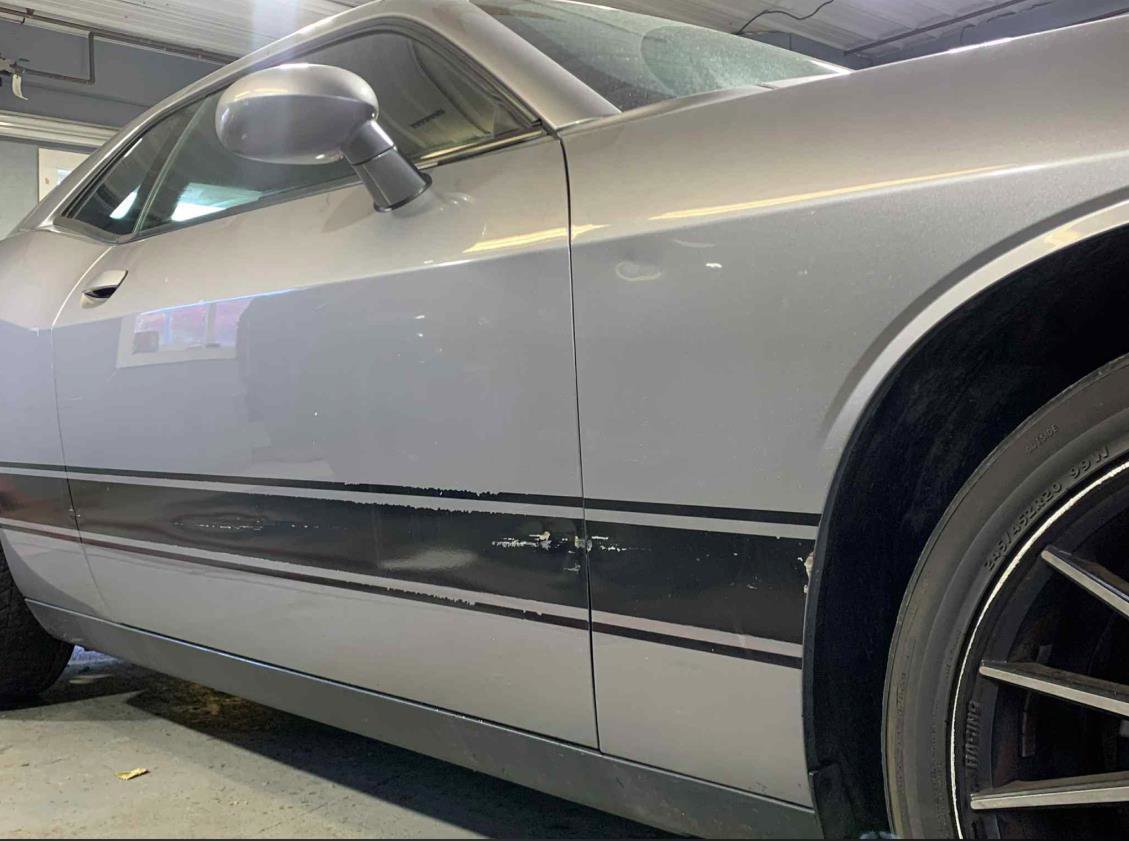 Used 2016 Dodge Challenger SXT image 2