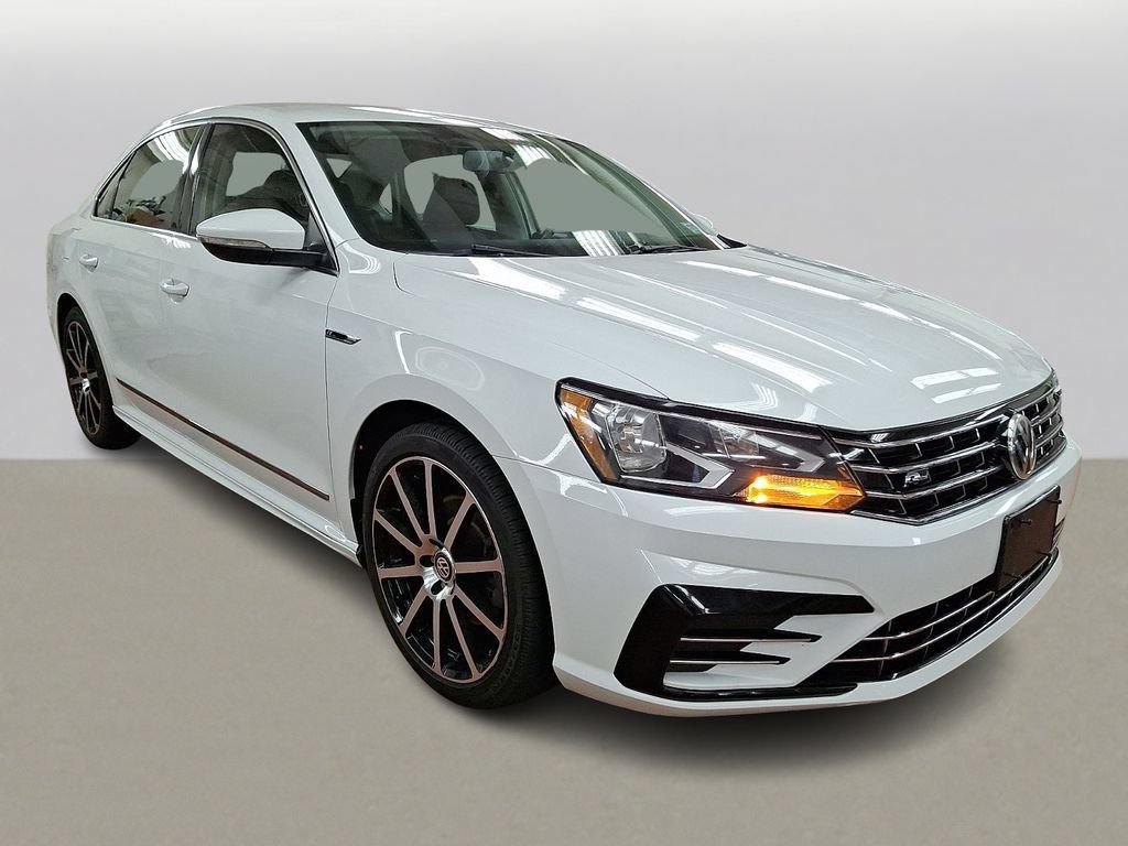 Used 2017 Volkswagen Passat 1.8T R-Line FWD image 3