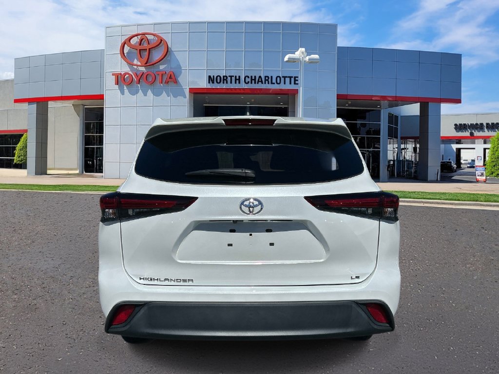 Used 2024 Toyota Highlander LE FWD image 6