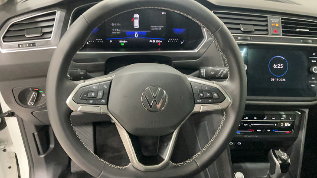 Certified 2024 Volkswagen Tiguan SE AWD/4WD image 15