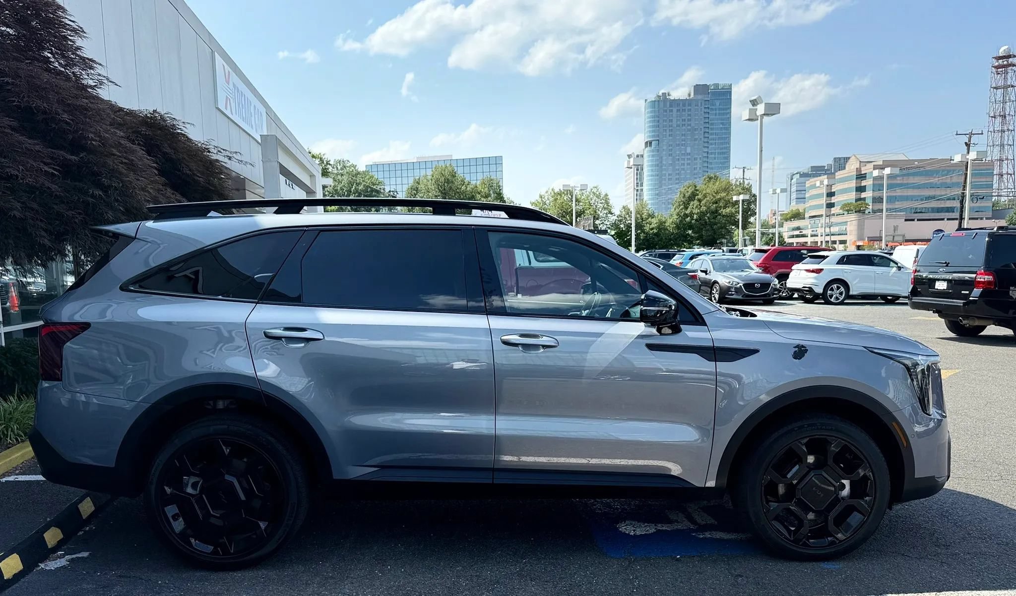 Used 2025 Kia Sorento SX AWD/4WD image 7