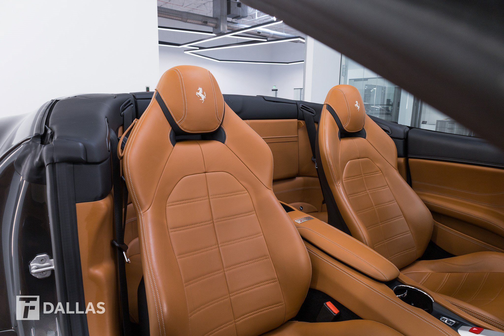 Used 2017 Ferrari California T RWD image 42
