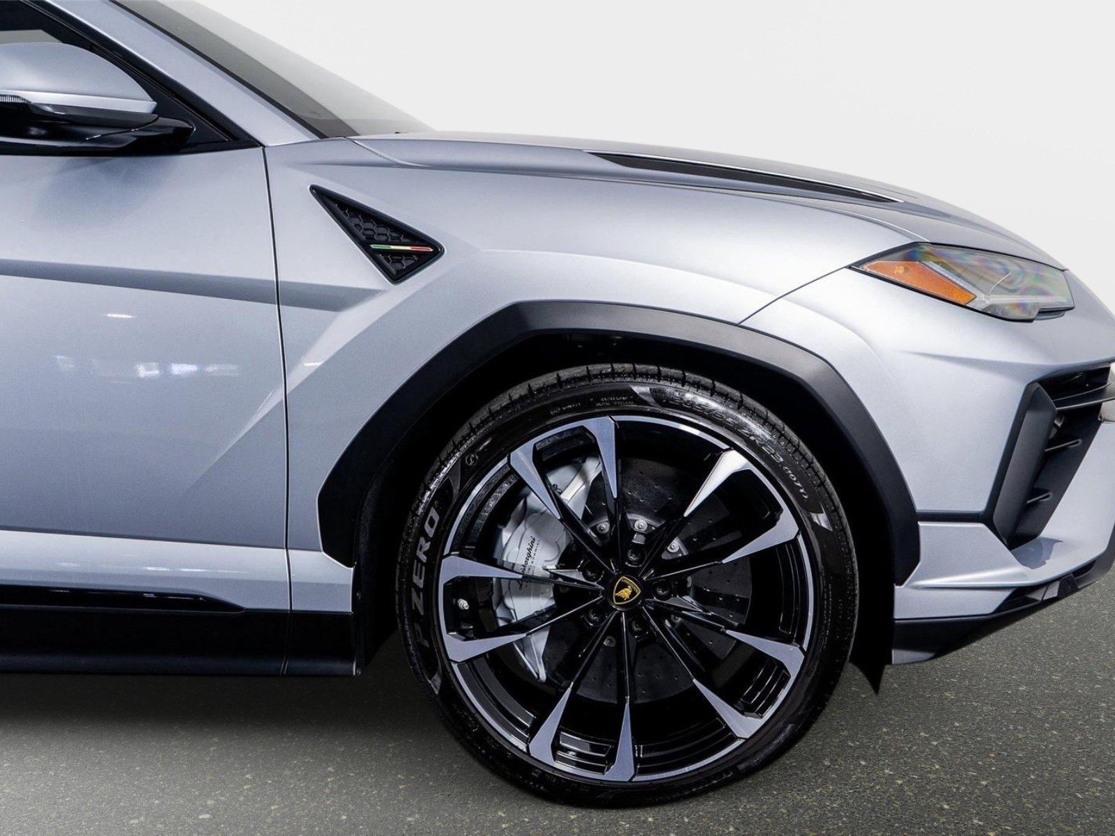 Used 2024 Lamborghini Urus S AWD/4WD image 4