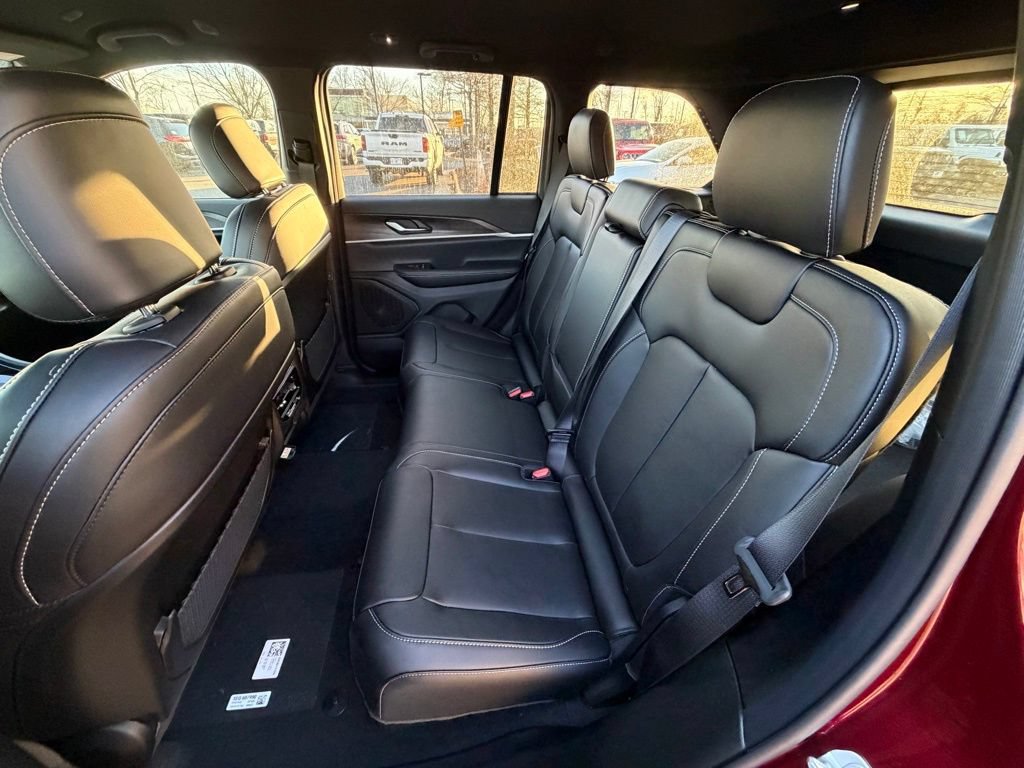 New 2025 Jeep Grand Cherokee Limited w/ Black Appearance Package AWD/4WD image 12