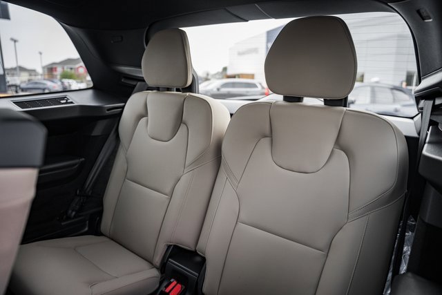 New 2026 Volvo XC90 B6 Plus w/ Protection Package Premier image 34