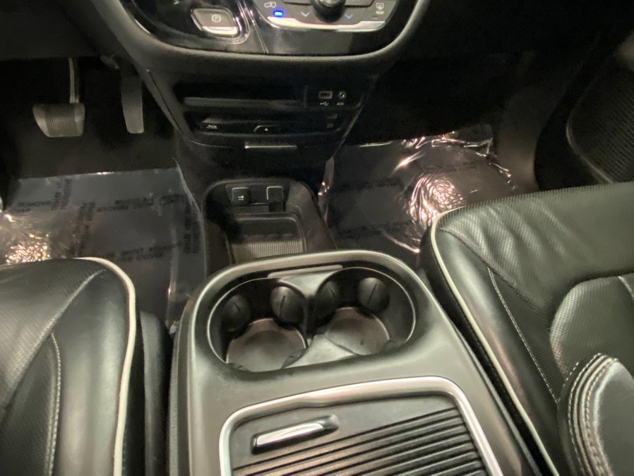 Used 2018 Chrysler Pacifica Limited w/ S Appearance Package FWD image 30