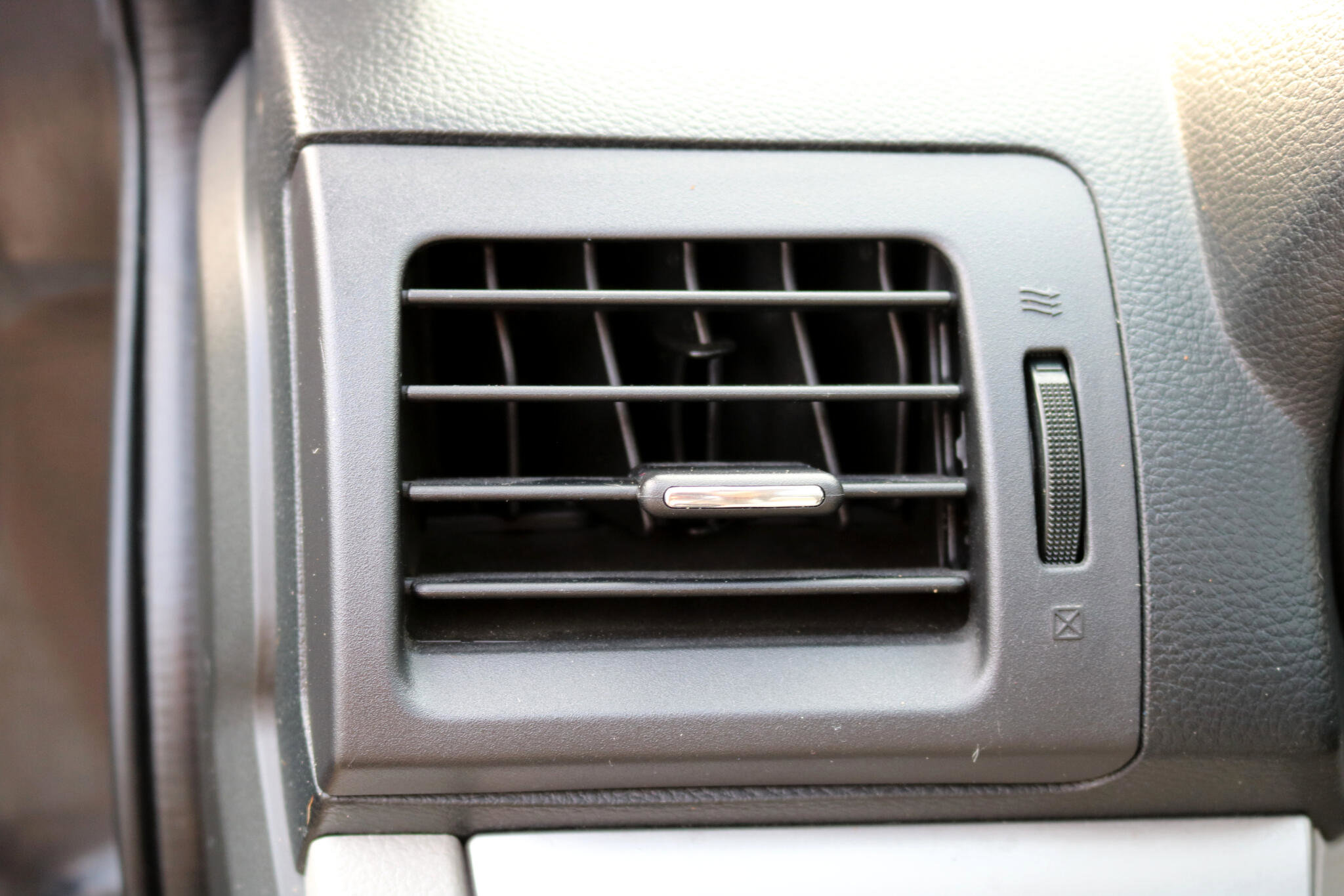 Used 2014 Subaru Forester 2.5i Limited image 16