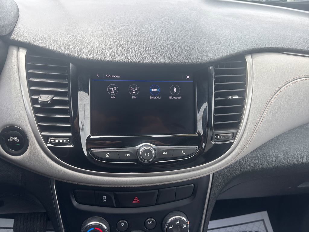 Used 2020 Chevrolet Trax LT w/ LT Convenience Package AWD/4WD image 23