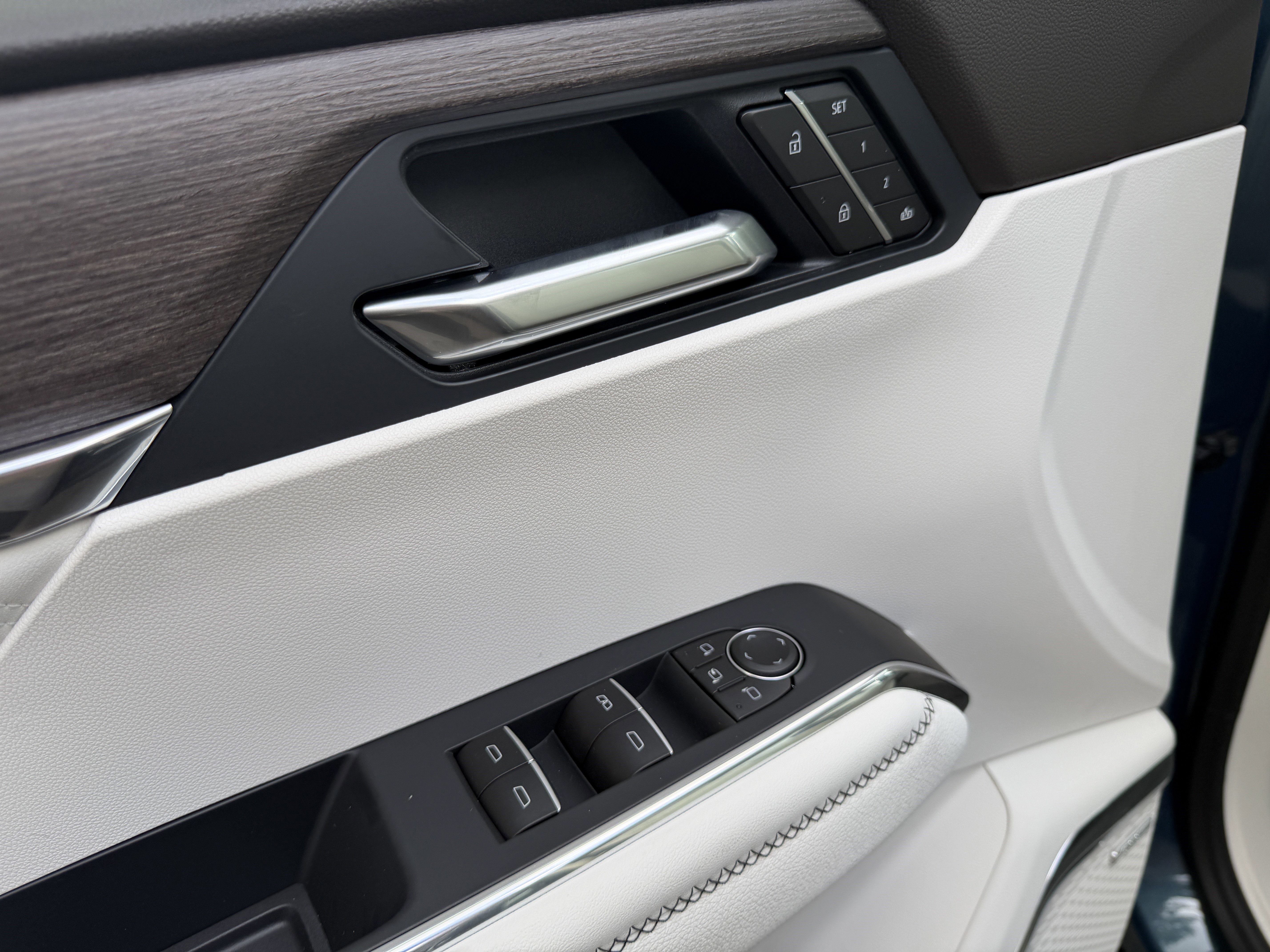 New 2026 GMC Acadia Denali w/ Super Cruise Package image 14