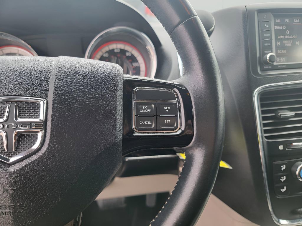 Used 2018 Dodge Grand Caravan SXT image 16