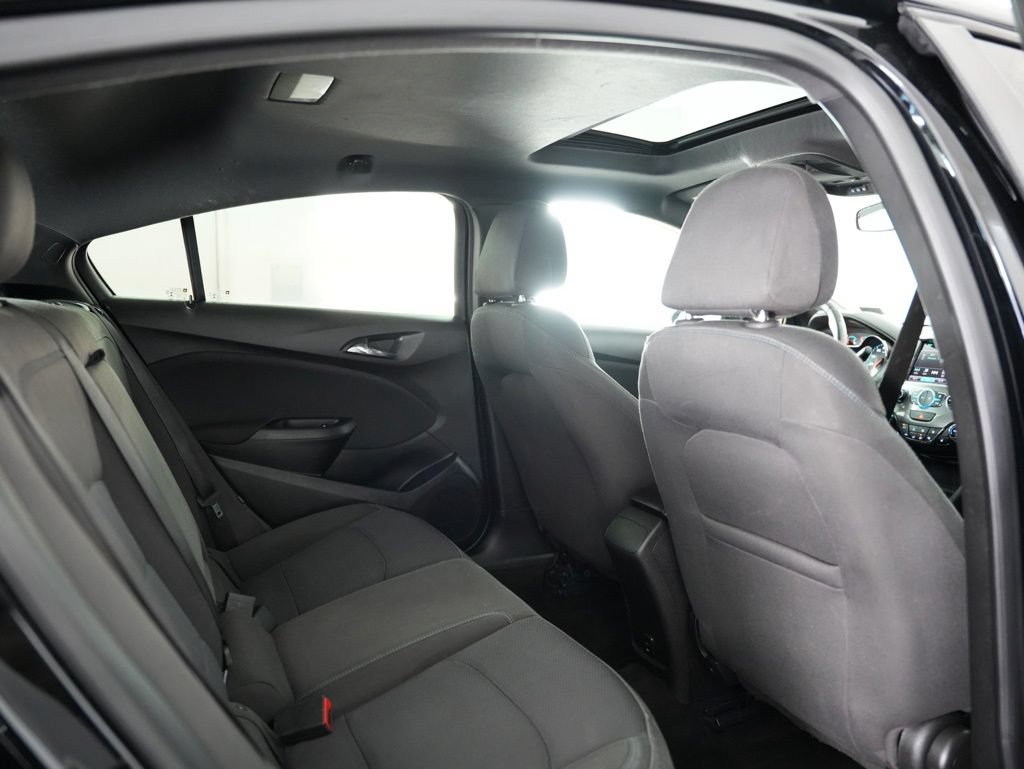 Used 2018 Chevrolet Cruze LT w/ Sun And Sound Package FWD image 37