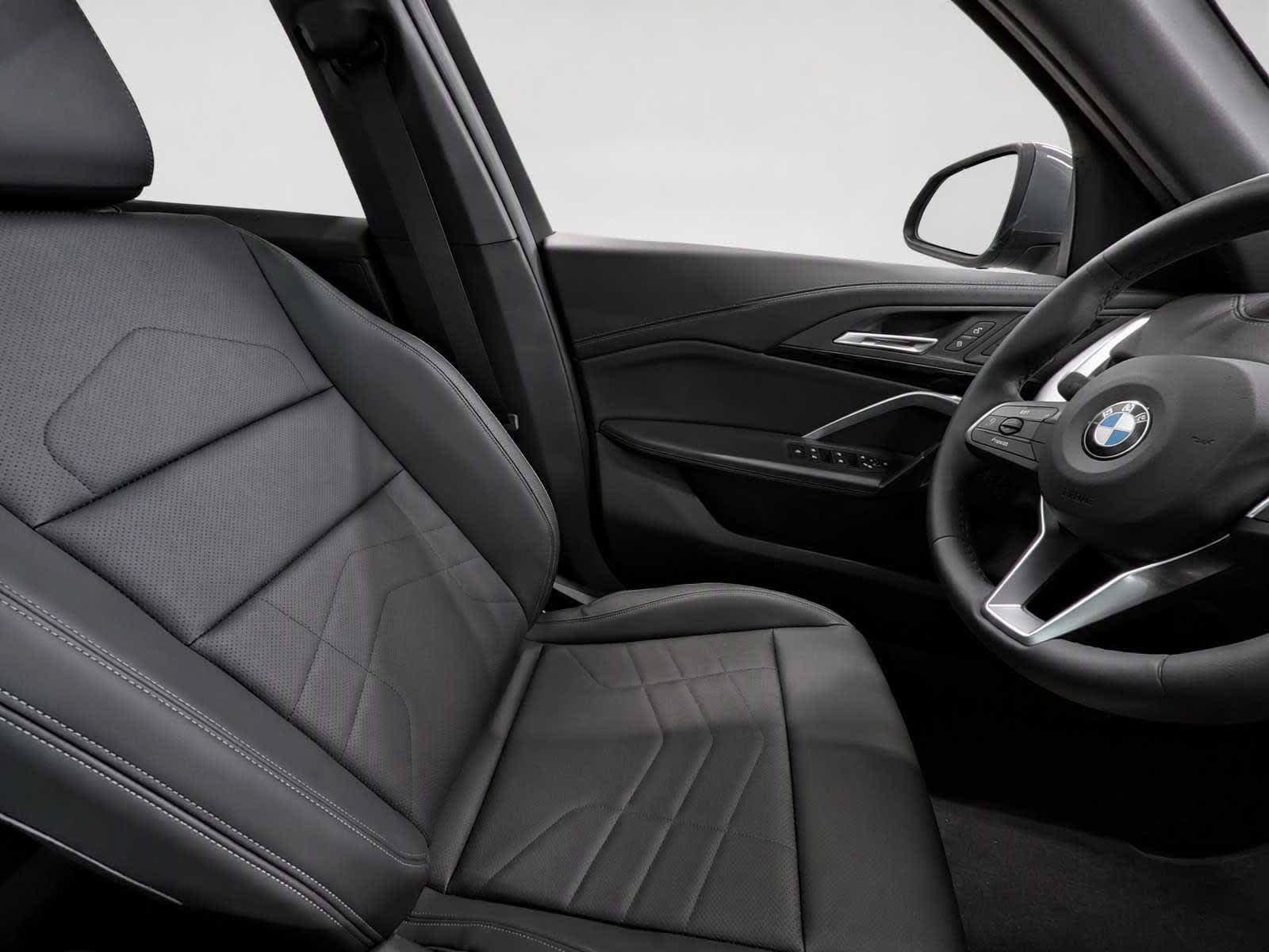 New 2026 BMW X2 xDrive28i w/ Technology Package AWD/4WD image 10