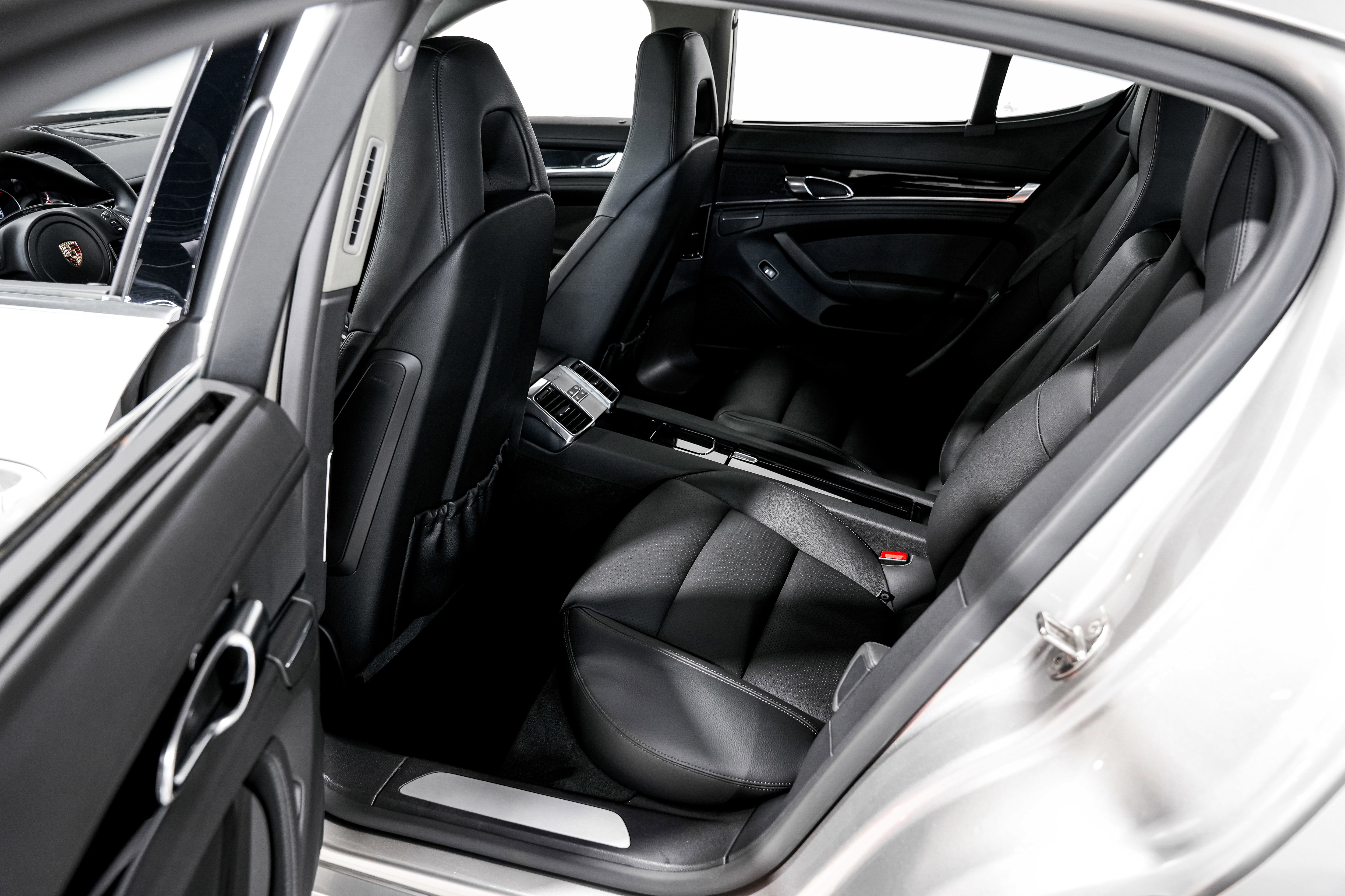 Used 2012 Porsche Panamera 4S image 34