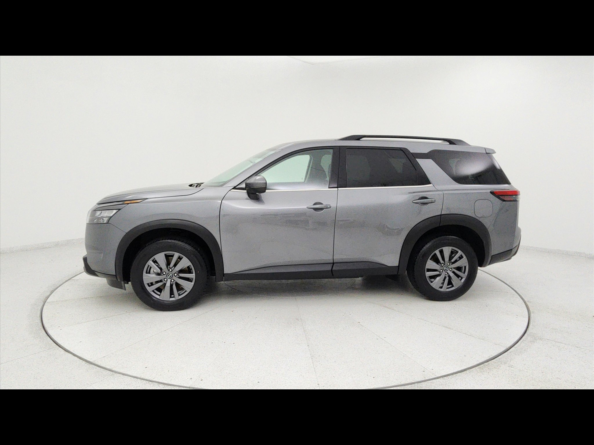 Used 2025 Nissan Pathfinder SV image 1