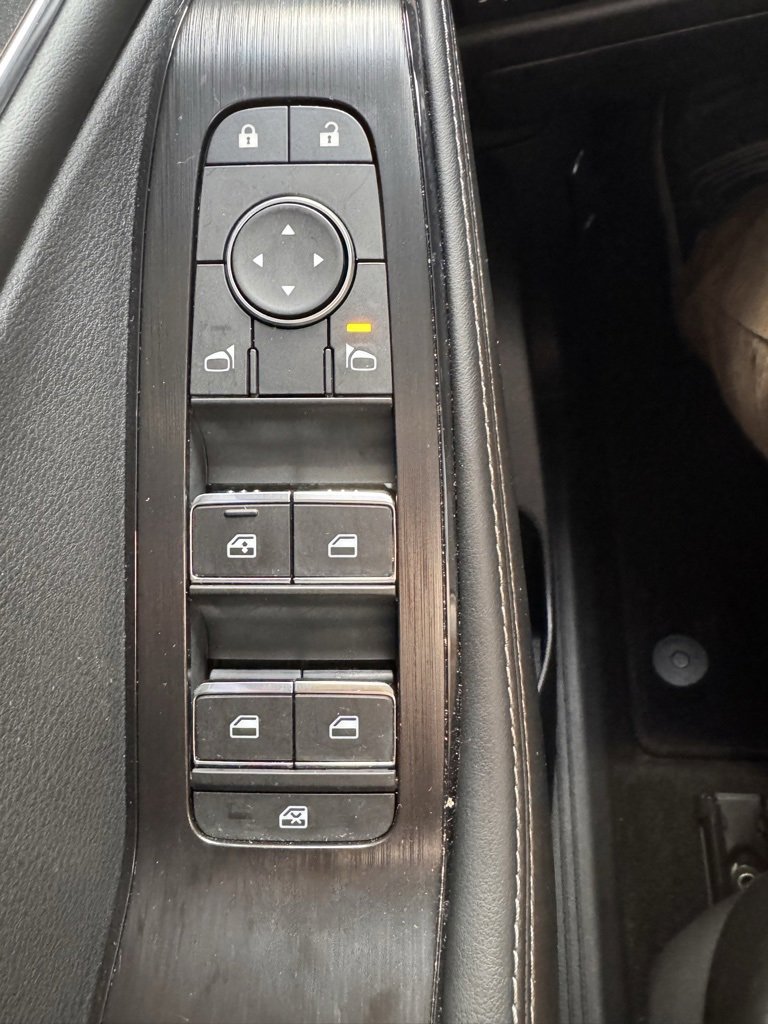 Used 2025 Nissan Rogue Platinum w/ Platinum Premium Package image 27