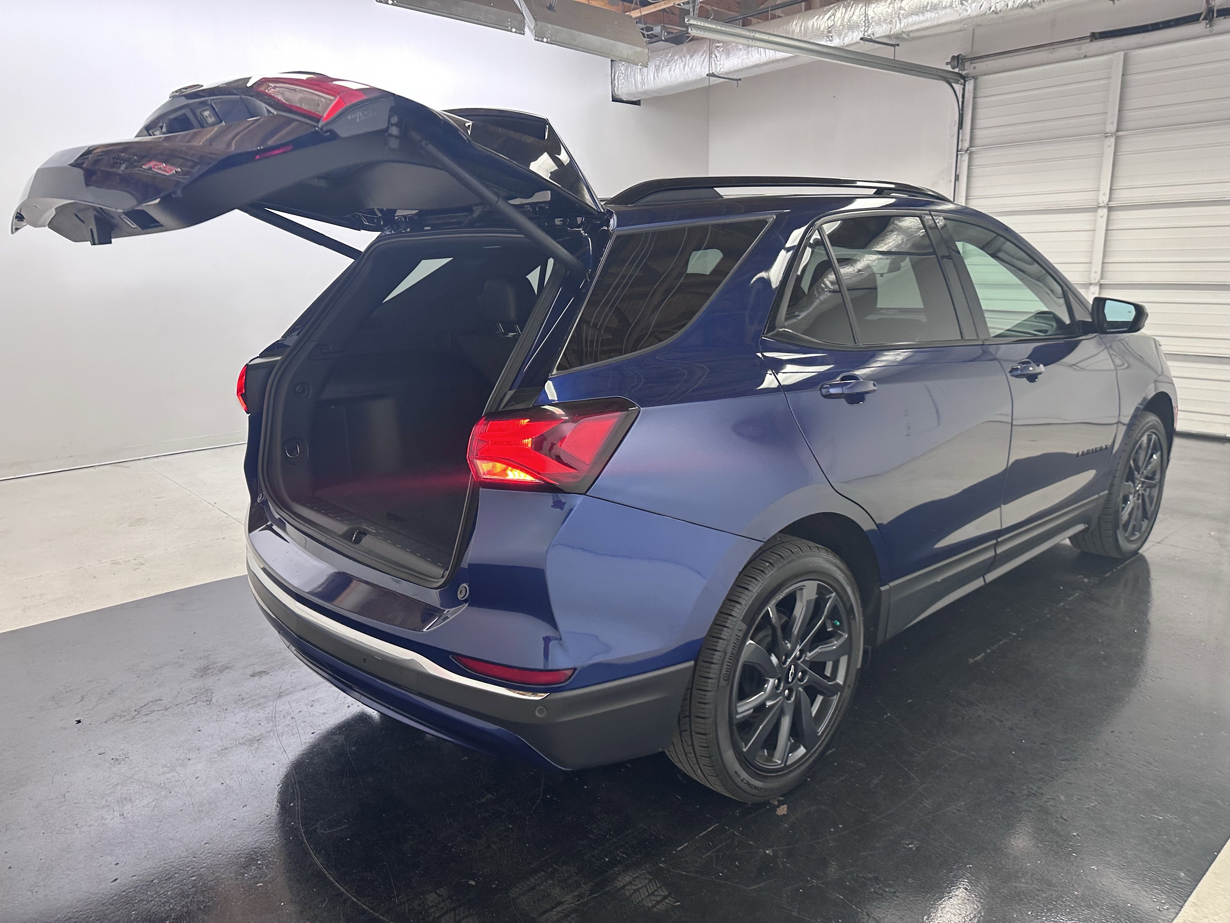 Used 2023 Chevrolet Equinox RS image 29