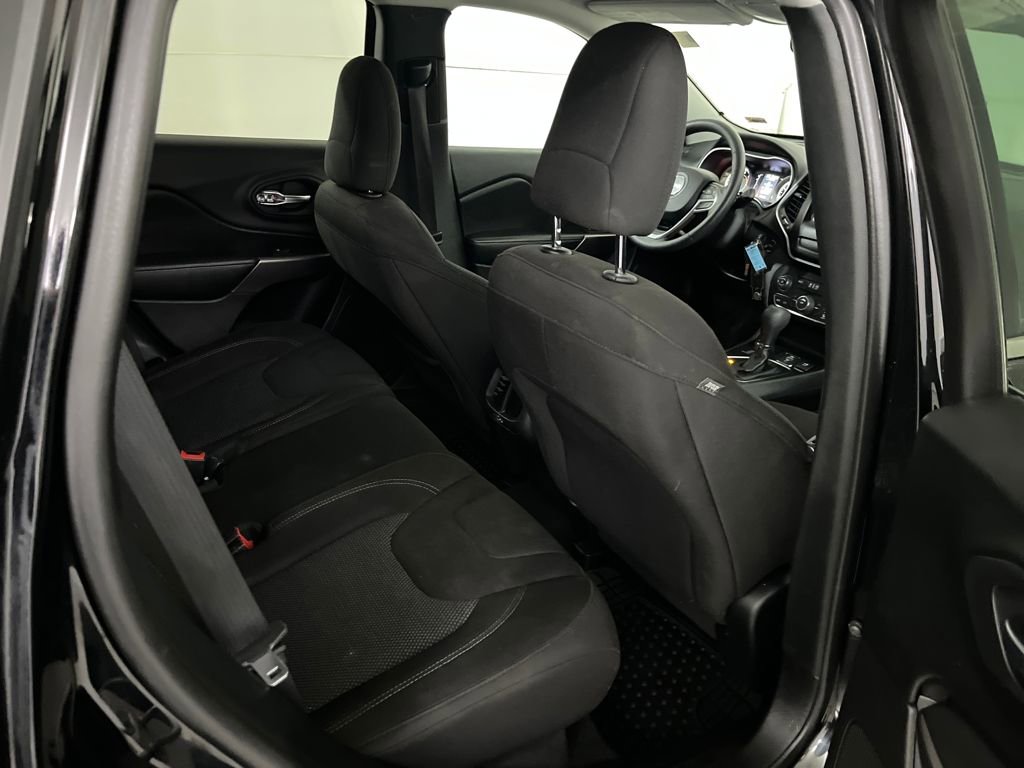 Used 2019 Jeep Cherokee Latitude w/ Popular Appearance Group image 24