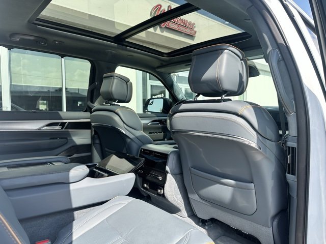 Used 2023 Jeep Grand Wagoneer Series II image 14